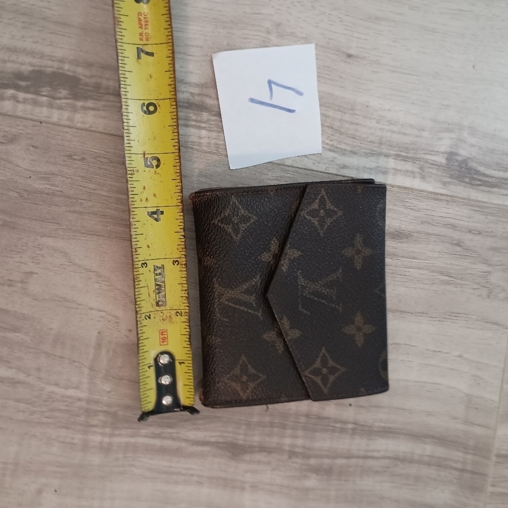 Louis Vuitton Monogram Elise Compact Wallet - Picture 9 of 10
